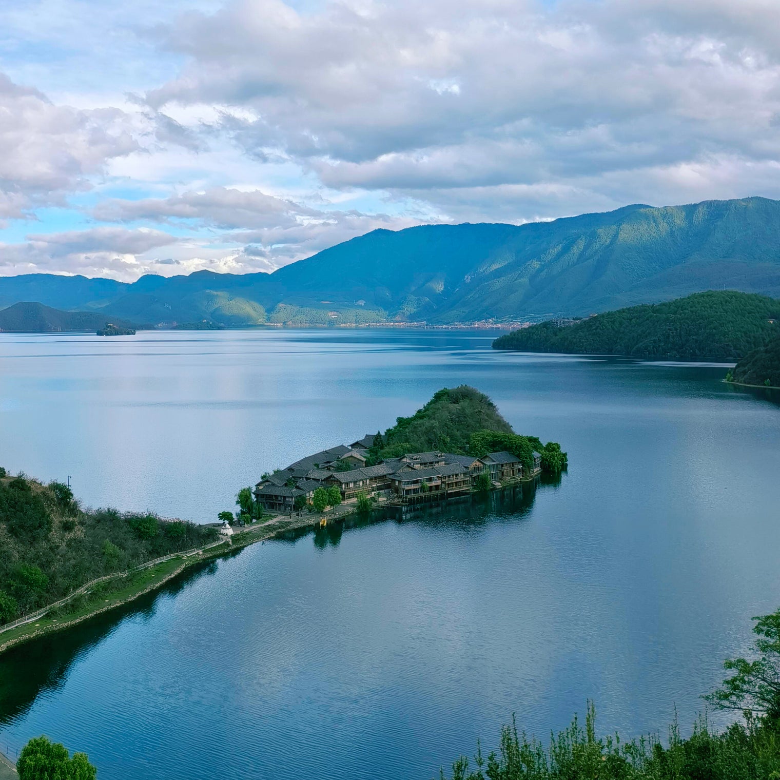 Kunming Dali Lijiang Luguhu 8 Days 7 Nights Small Group Tour