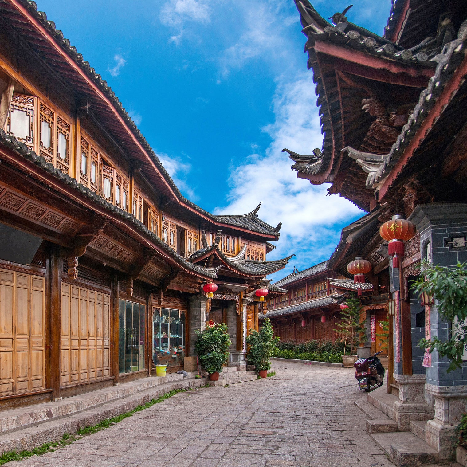 Kunming Dali Lijiang Luguhu Xishuangbanna 10 Days 9 Nights Small Group Tour